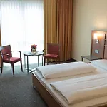 Ramada By Wyndham Duesseldorf 4*