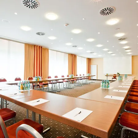 מלון Ramada By Wyndham Duesseldorf