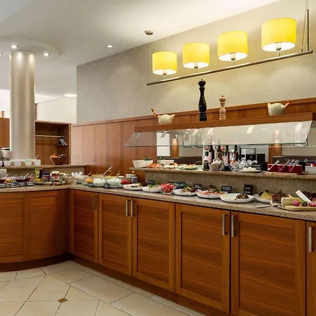 Ramada By Wyndham Duesseldorf 4*