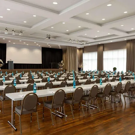 Ramada By Wyndham Duesseldorf מלון