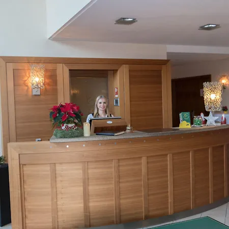 Ramada By Wyndham Duesseldorf 4*