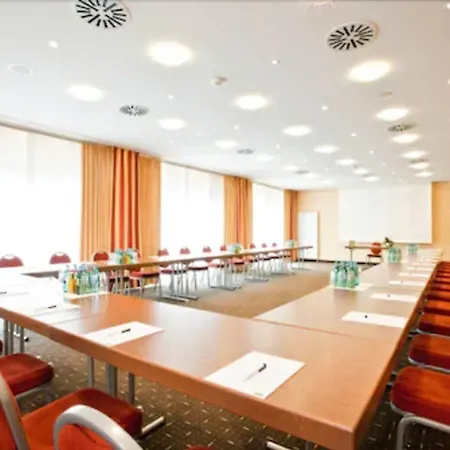 فندق Ramada By Wyndham Duesseldorf 4*