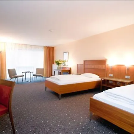 מלון Ramada By Wyndham Duesseldorf 4*