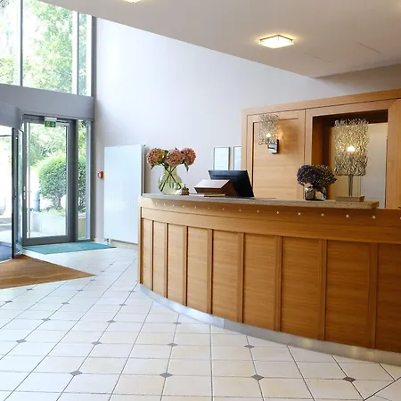 فندق Ramada By Wyndham Duesseldorf 4*
