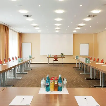 فندق Ramada By Wyndham Duesseldorf 4*
