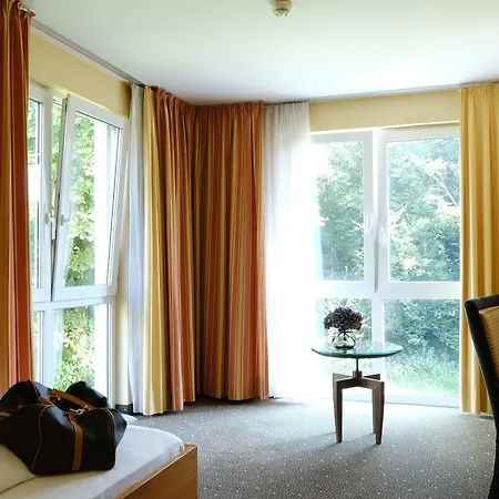 فندق Ramada By Wyndham Duesseldorf 4*