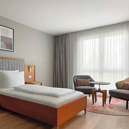 Ramada By Wyndham Duesseldorf فندق