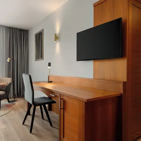 Ramada By Wyndham Duesseldorf Hotel 4*