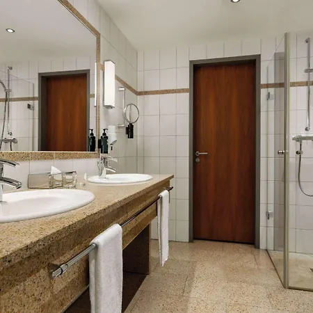 Ramada By Wyndham Duesseldorf Hotel 4*