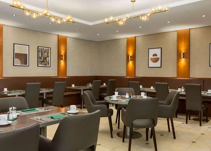 מלון Ramada By Wyndham Duesseldorf 4*