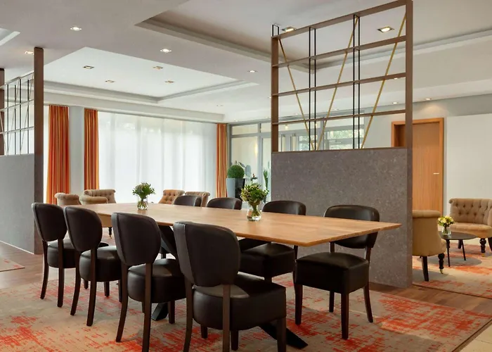 Hotel Ramada By Wyndham Duesseldorf 4*