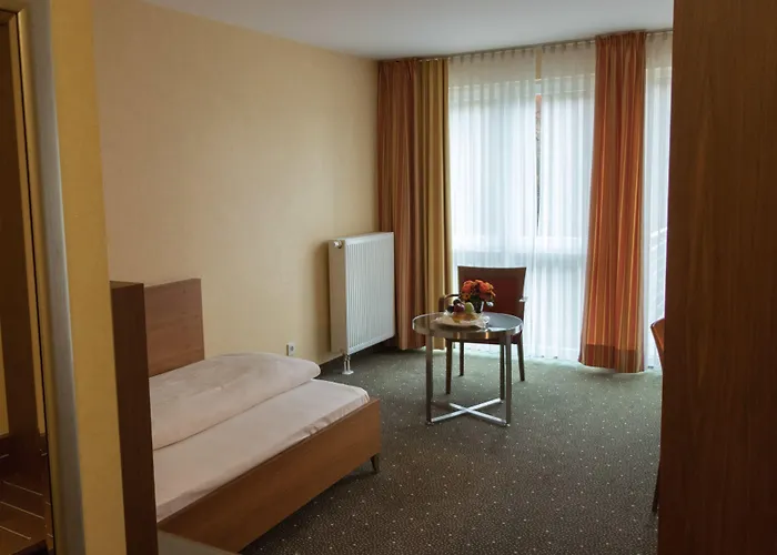 מלון Ramada By Wyndham Duesseldorf 4*